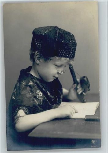 GLCo Serie 1407- Junge mit einer Brille, Pfeife, beim Buch lesen 1907 Foto AK