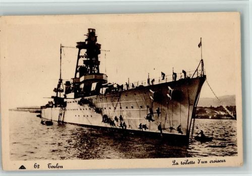 Toulon - La toilette d`un croiseur - Kriegsschiff wird von außen gereinigt