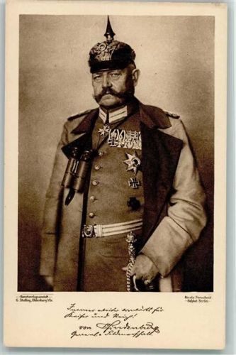 mit Feldstecher , Pickelhaube und Orden - Rotophot