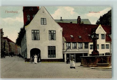 Flensburg Nordermarkt Brunnen Arthur Petersen Musik- und Instrumentenmacher