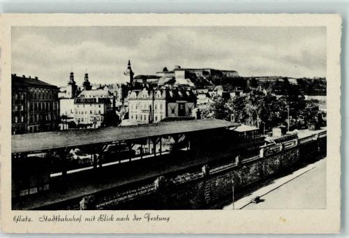Glatz Stadtbahnhof mit Blick nach der Festung