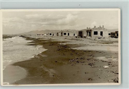 Häuser am Strand ca 1960