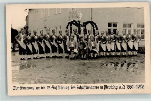 Pleinting 12. Aufführung des Schäfflertanzes Gruppenfoto