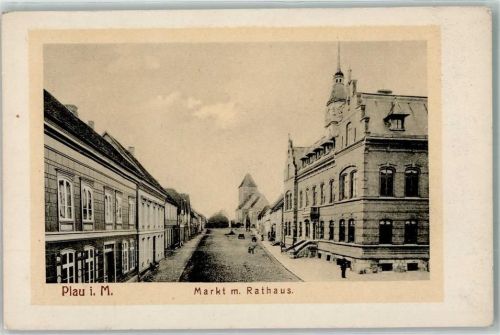 Plau Markt mit Rathaus