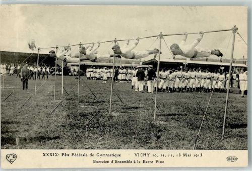 Vichy 1913 XXXIX. Fete Federale de Gymnastique Exercice d`Ensemble a la Barre Fixe