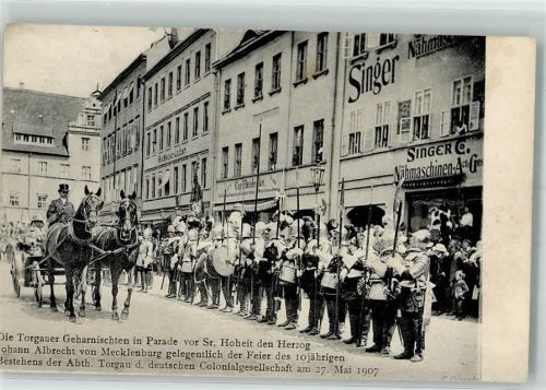 Torgau Torgauer Geharnischte in Parade vor Sr. hoheit Herzog Johann Albrecht von Mecklenburg 10 jähriges Bestehen der Abt. der Deutschen Kolonialgesellschaft 27. Mai 1907 Geschäft Singe rNähmaschinen