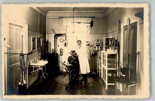 Untersuchungs-Geräte + Zahnarzt Zahnarzt 1920 Privatfoto AK