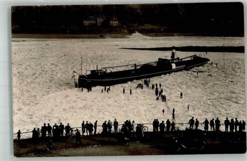 Oberwesel 1933 Im Eis festgefahrenes Frachtschiff Winter Feb. 1933 Ort handschriftlich