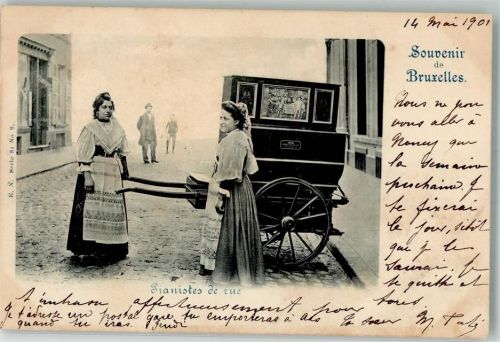 Brüssel 1901 Tracht Frau Pianist de rue