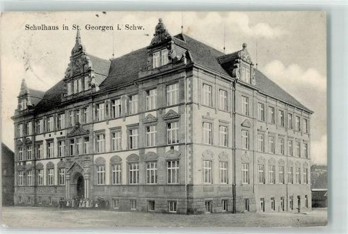 St. Georgen Schulhaus Schulkinder