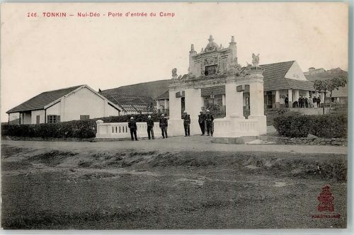 Tonkin Nui Deo Eingang Tor zum Camp