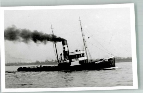 Hamburg Schlepper Fairplay XIV im Hafen