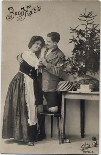 1910 Paar unter dem Tannenbaum,
