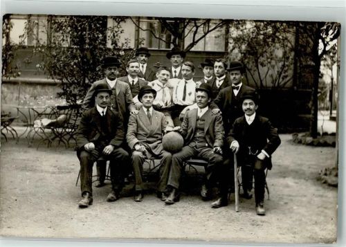 Lörrach 1913 Herrengruppe mit Ball Privatfoto AK Ort handschriftlich