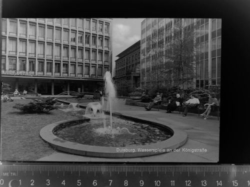 47051 W4100 Duisburg GLASNEGATIV Wasserspiele an der Königstrasse