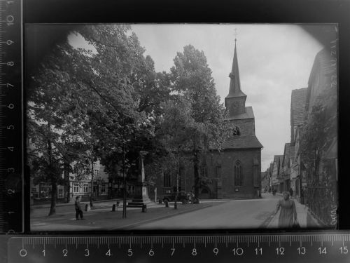 Bodenwerder Hauptstrasse mit Kirche