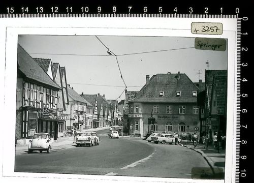 Springe Kleber auf Schutzfolie