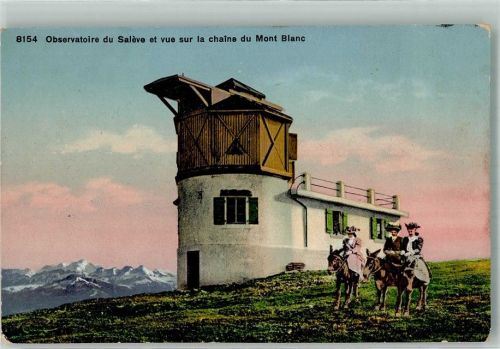 Monnetier-Mornex Eselreiterinnen vor Observatorium mit Blick auf das Mont Blanc Massiv