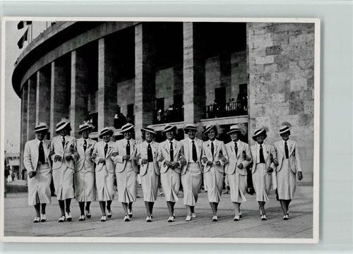 Ungarische Leichathletinnen im Kostüm und Hut Olympiade 1936 Sammelbild Band II Gruppe 58