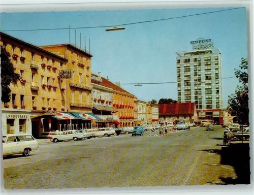 Wels Opel Caravan vor der Landesbank Kaiser Josef Platz