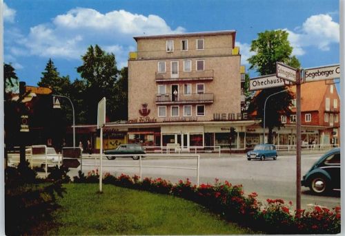 Garstedt Ohechausse Auto Haus Wiese Blumen Fußgänger