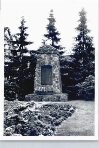 Klein Eicklingen Foto mit Negativ, Ehrenmal