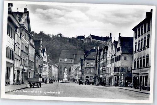 Landshut Straßenansicht, Kriegerdenkmal, Blick zur Burg Trausnitz