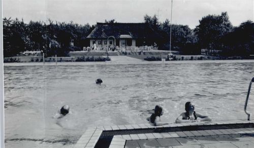 Sittensen Foto mit Negativ, Gaststätte im Schwimmbad