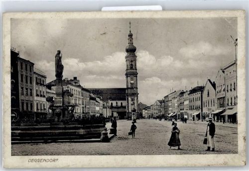 Deggendorf Kirche, Brunnen