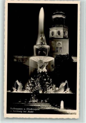Salzburg Hofbrunnen und Glockenspiel bei Nacht