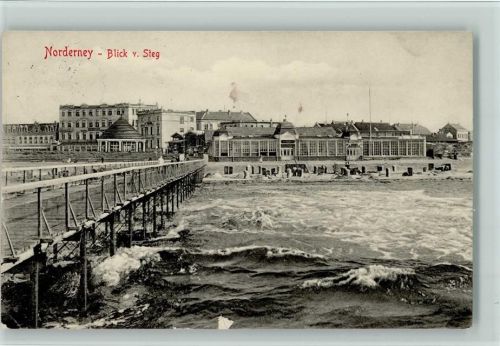 Norderney Blick vom Steg zum Strand Strandkörbe