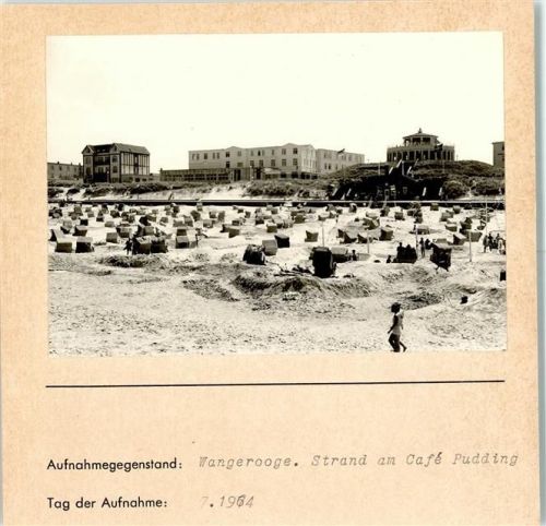 Wangerooge Strand am Café Pudding Foto montiert auf Karton