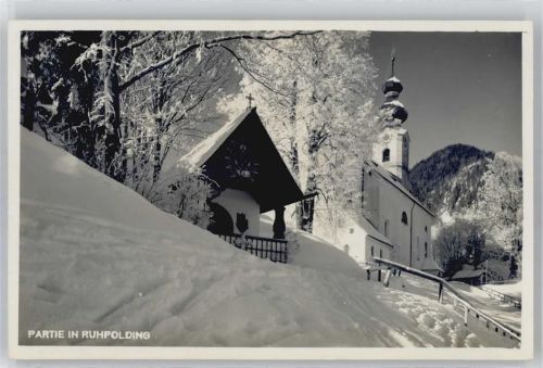 Ruhpolding Ortspartie im Winter, Kirche