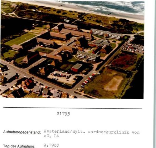 Westerland Luftaufnahme Nordseekurklinik von NO Foto montiert auf Karton