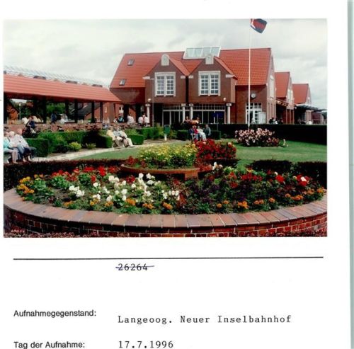 Langeoog Neuer Inselbahnhof Foto montiert auf Karton