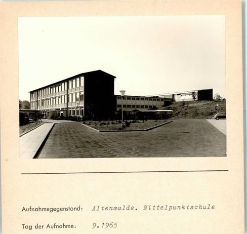 Altenwalde Mittelpunktschule Foto montiert auf Karton