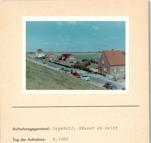 Dagebüll Häuser am Deich Foto montiert auf Karton