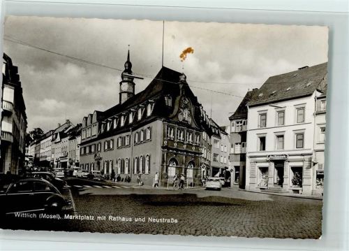 Wittlich Marktplatz mit Rathaus und Neustraße