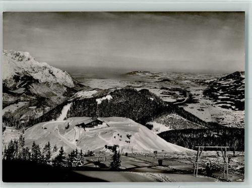 Berchtesgaden Roßfeld-Berchtesgaden Skihütte und Lift Blick nach Salzburg Winteraufahme Hüttenstemepl