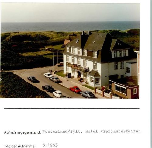 Westerland Hotel Vierjahreszeiten Foto montiert auf Karton
