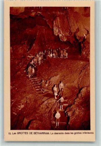 Lestelle-Betharram Les Grottes de Bétharram La descente dans les Grottes inférieures