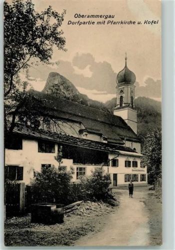 Oberammergau Dorfpartie mit Pfarrkirche und Kofel