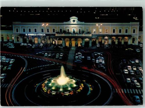 Bari Notturno di Piazza Statione Bahnhofsplatz bei Nacht