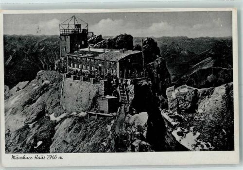 Münchner Haus Münchner Haus auf der Zugspitze gegen Lechtaler und Allgäuer Alpen