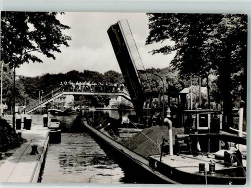 Woltersdorf Rückseite mit Abschürfungen bzw Kleberesten Schleuse