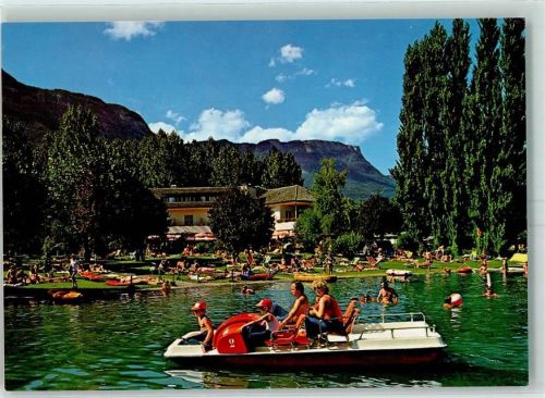 Kaltern Kalterer See Gasthaus Seegarten Tretboot Badegäste