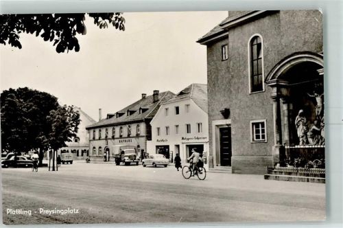 Plattling Preysingplatz Fahrradfahrer Statue Jesus Kreuz Metzgerei Schreiner Rathaus