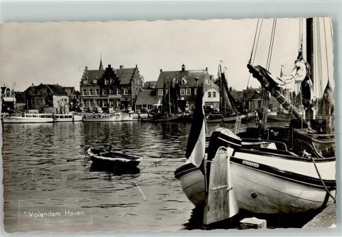 Volendam Hafen Ruderboot Fischeboot Ausflugsboote