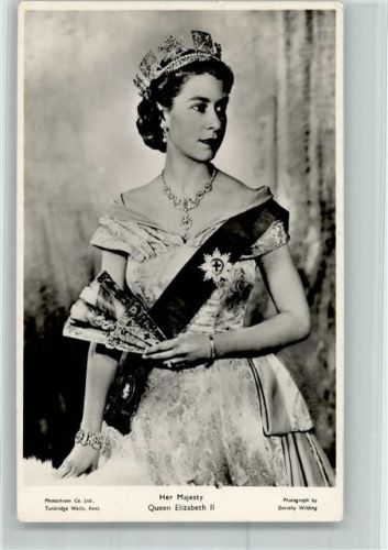 Queenn Elizabeth mit Fächer AK Good Condition