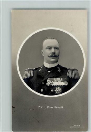 1913 Z.K.H. Prins Hendrik in Uniform mit Orden geschmückt